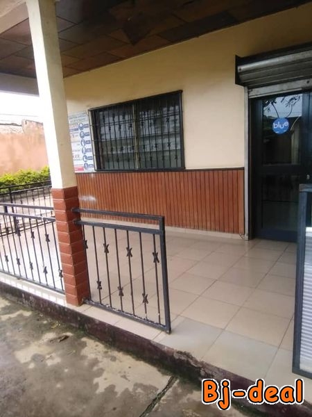 Main image of Maison en bordure de route principale à vendre