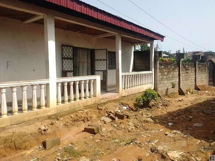 Main image of villa a vendre pk10 bassa 300m du goudron bien placé