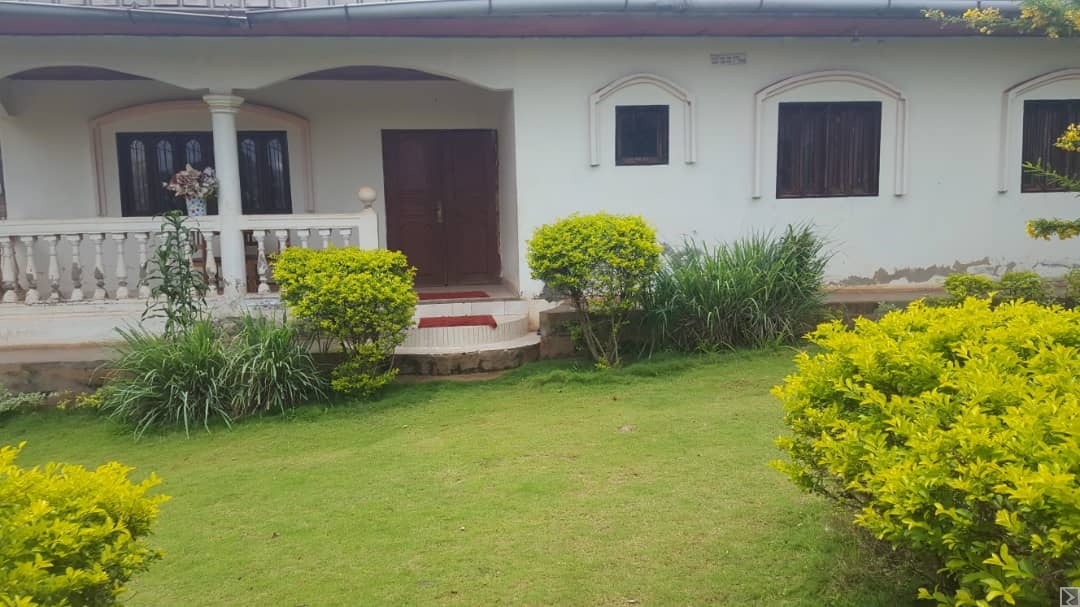 Main image of Belle Villa bà¢tie sur une superficie de 400m2, à  vendre au quartier Happy Odza