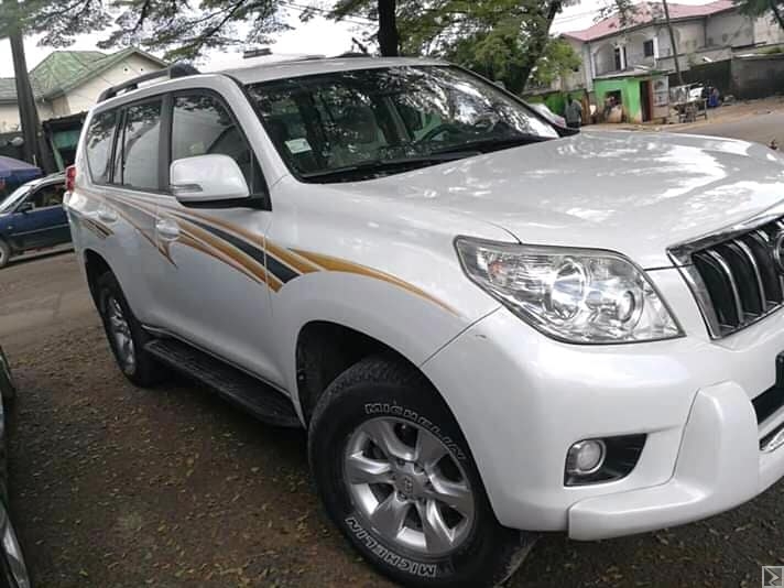 Main image of Des voitures de luxe disponible au Cameroun WhatsApp 697707394