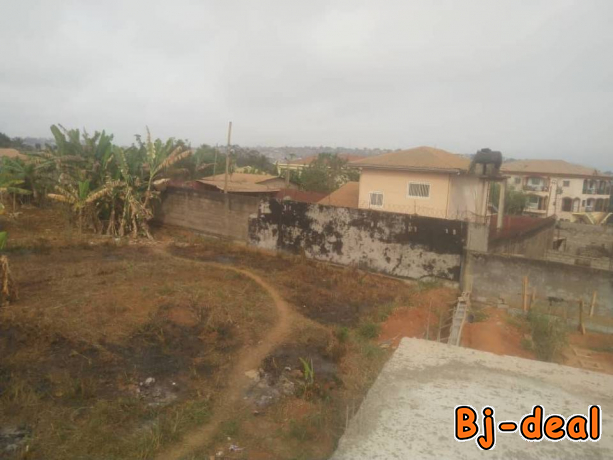 Image principale de terrain de 600m2 à vendre