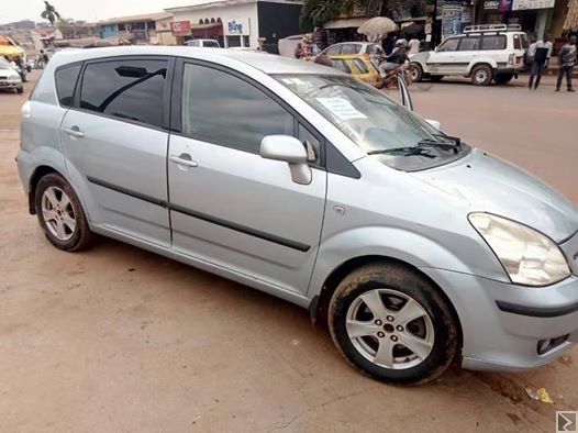 Main image of Toyota corolla verso 2006