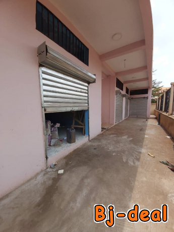 Image principale de Plusieurs Boutiques à louer à Biyem-Assi