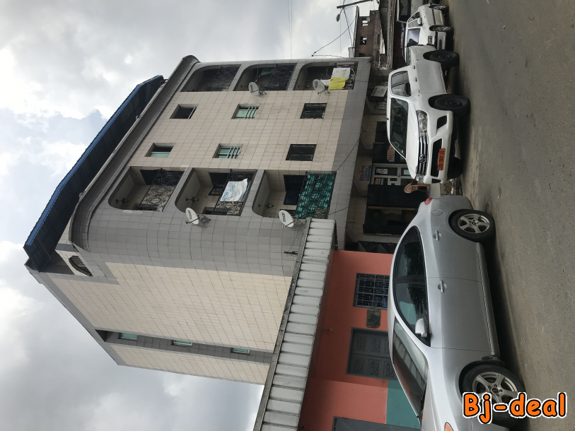 Image principale de Appartement en bordure de route au 3em étage