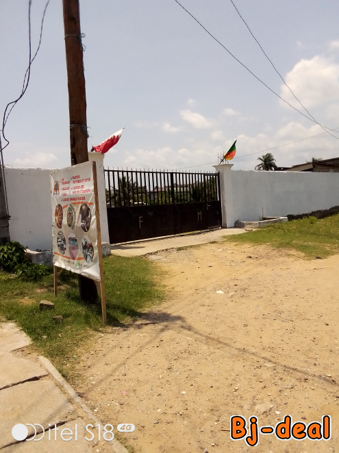 Image principale de Terrain titré sec bojongo derrière le lycée