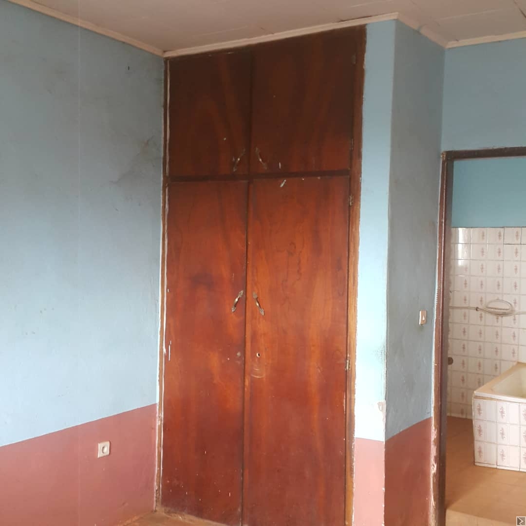 Image principale de Bureaux de 7 pièces , à  louer à  Essos en bordure de route