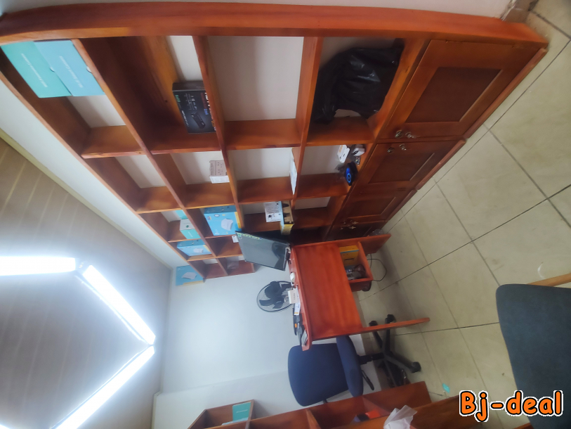 Image principale de LOCAL COMMERCIAL BIEN SITUÉ  A AKWA AXE PRINCIPAL