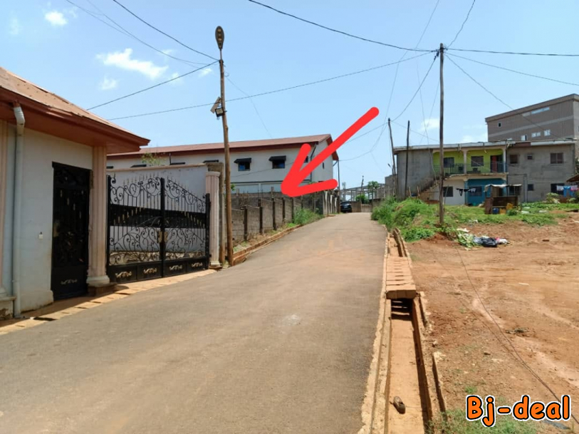 Image principale de Terrain titré clôturé à vendre  A Happy