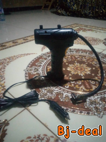 Main image of Pompe électrique portable pour roues de voiture