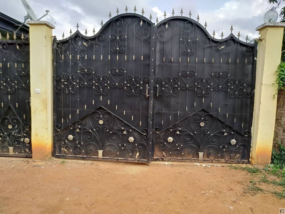 Main image of Belle Villa bà¢tie sur une superficie de 500m2, à  vendre au quartier Nkoabang