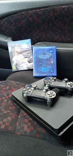 Main image of Playstation 4 slip 500g