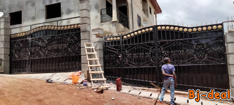 Image principale de Immeuble à vendre Yaoundé messassi