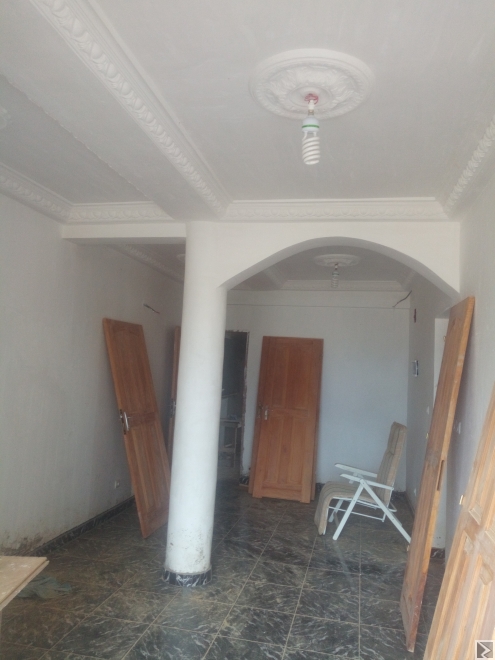 Image principale de Bureaux de 4 pièces à  louer à  Mvog Ada, à  l'étage