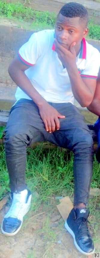 Main image of Jeune garçon veut satisfaire toutes femmes