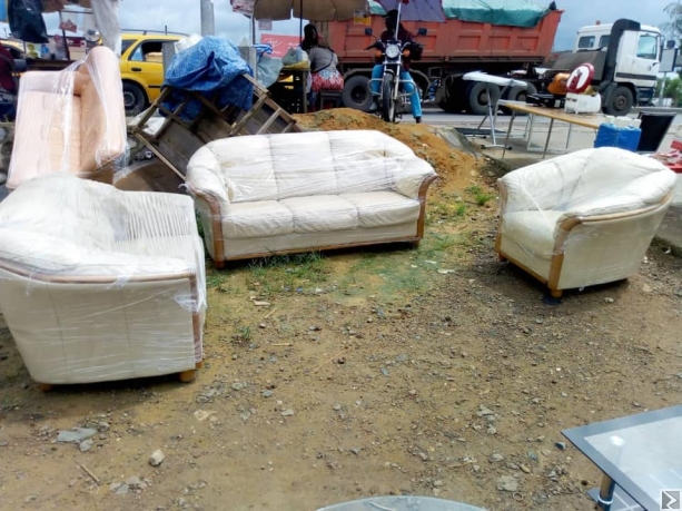 Image principale de Salons importés en cuir 100% 4,5 et 6 places