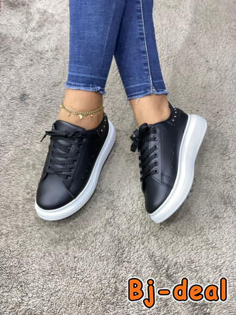 Image principale de TENNIS FEMMES ET AUTRES CHAUSSURES DISPONIBLES