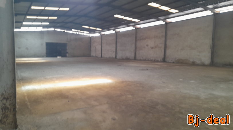 Main image of Magasin et  entrepôt 2000m2 a louer a Douala