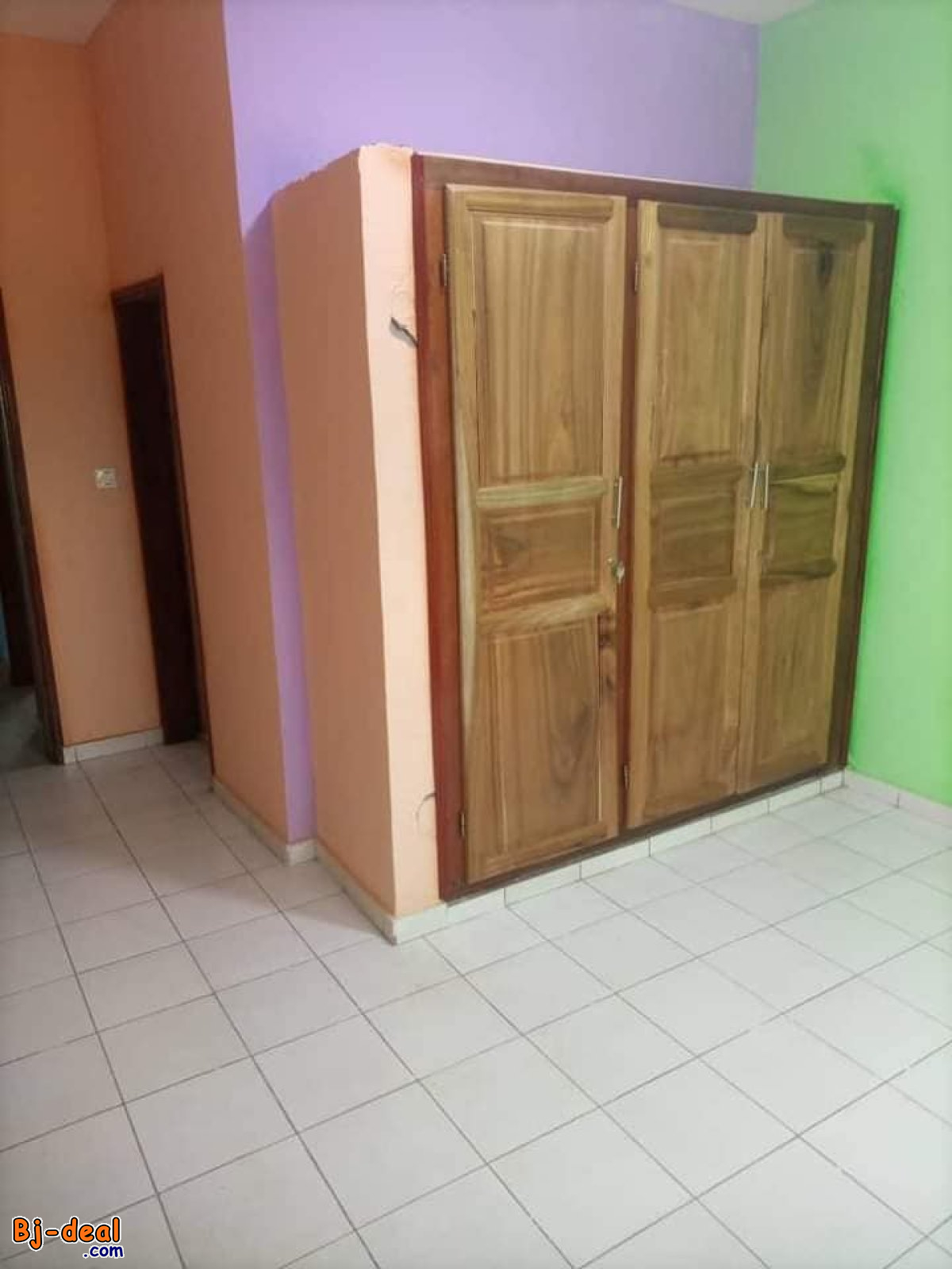 Image principale de Belle appartement avec forage parking à Awae escalier