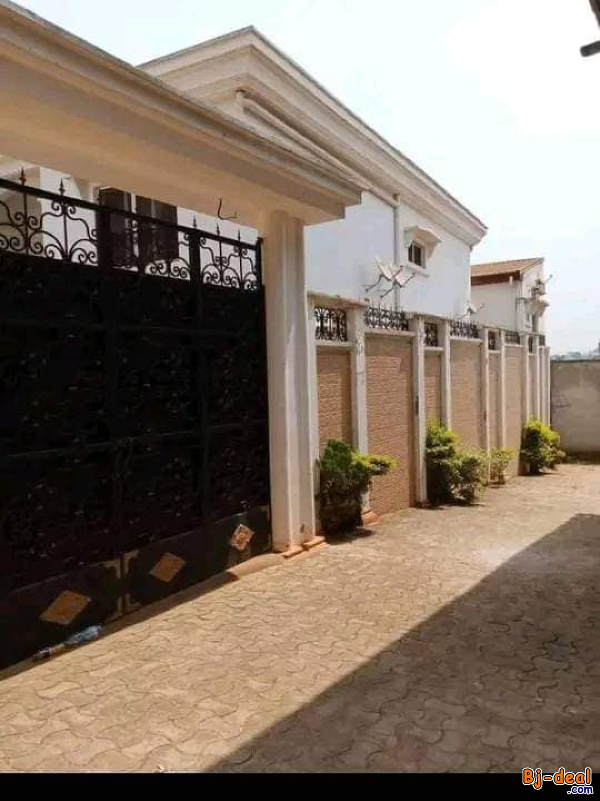 Main image of Très grand et joli Duplex à vendre à Awae Monti