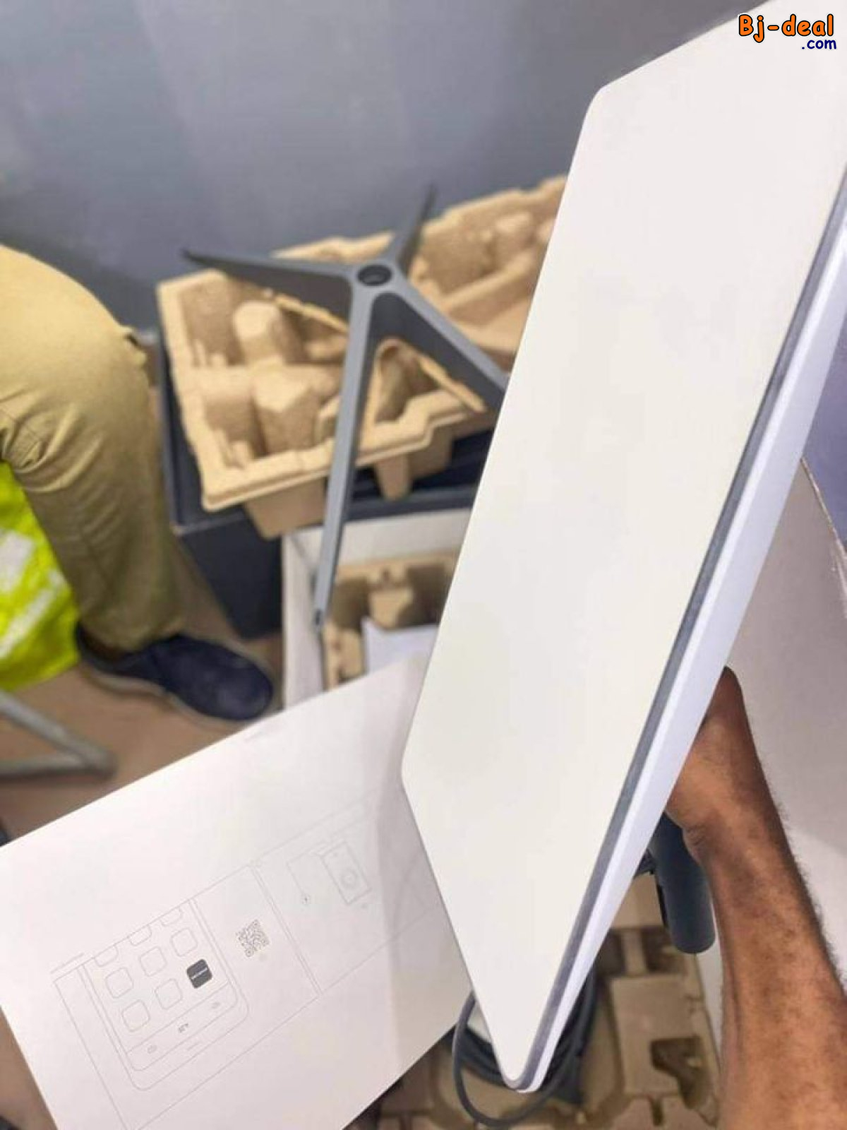 Image principale de Kit Starlink Adaptateur Ethernet  La solution internet haut débit Cameroun