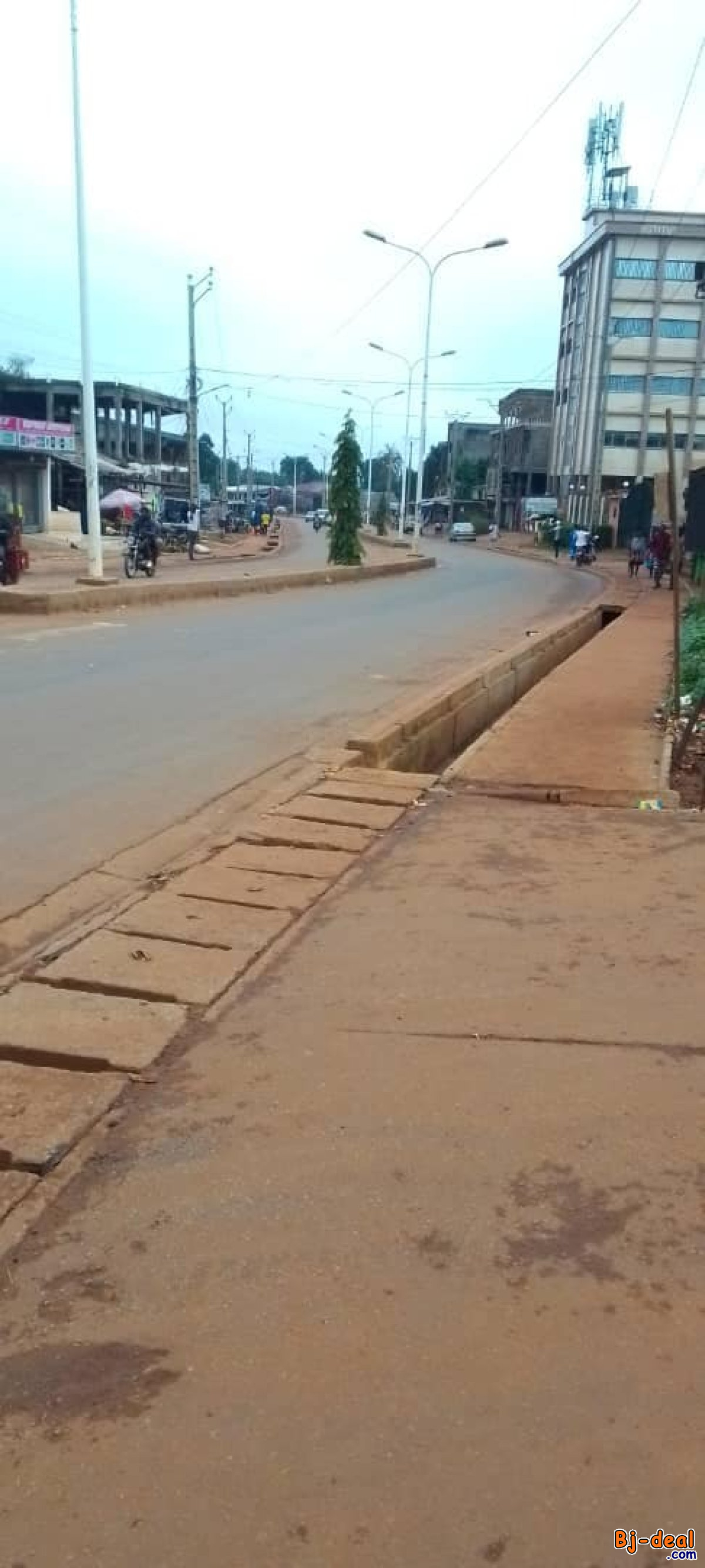 Main image of Terrain titré à vendre ou à louer en bordure de goudron à fougerole