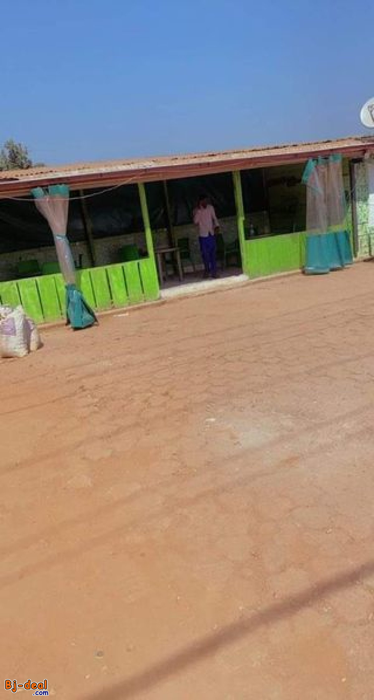 Image principale de Fonds de commerce à vendre Laverie bar restaurant Yaoundé Essomba