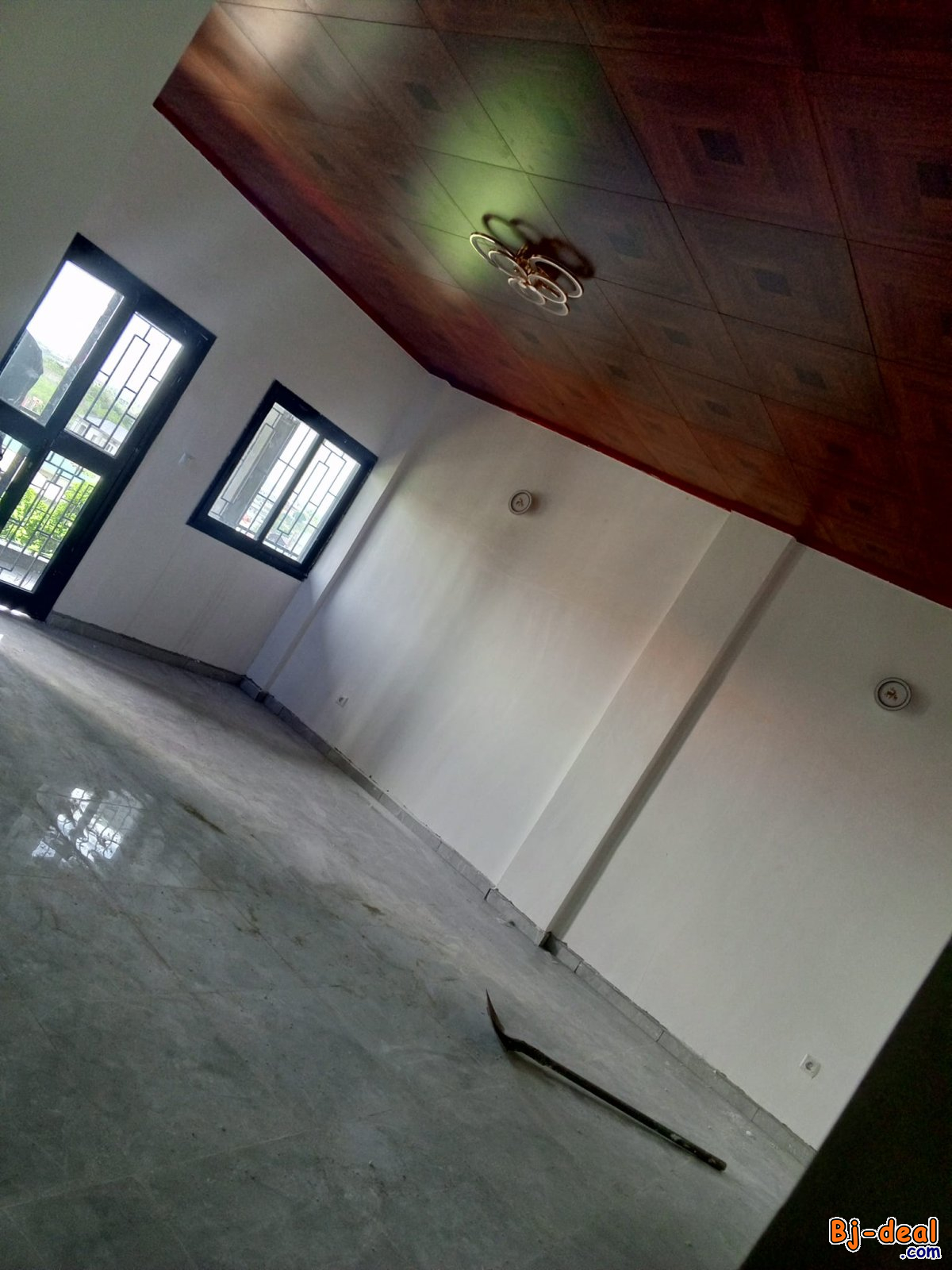 Main image of Vaste studio neuf avec prépayé forage parking à Yassa Douala