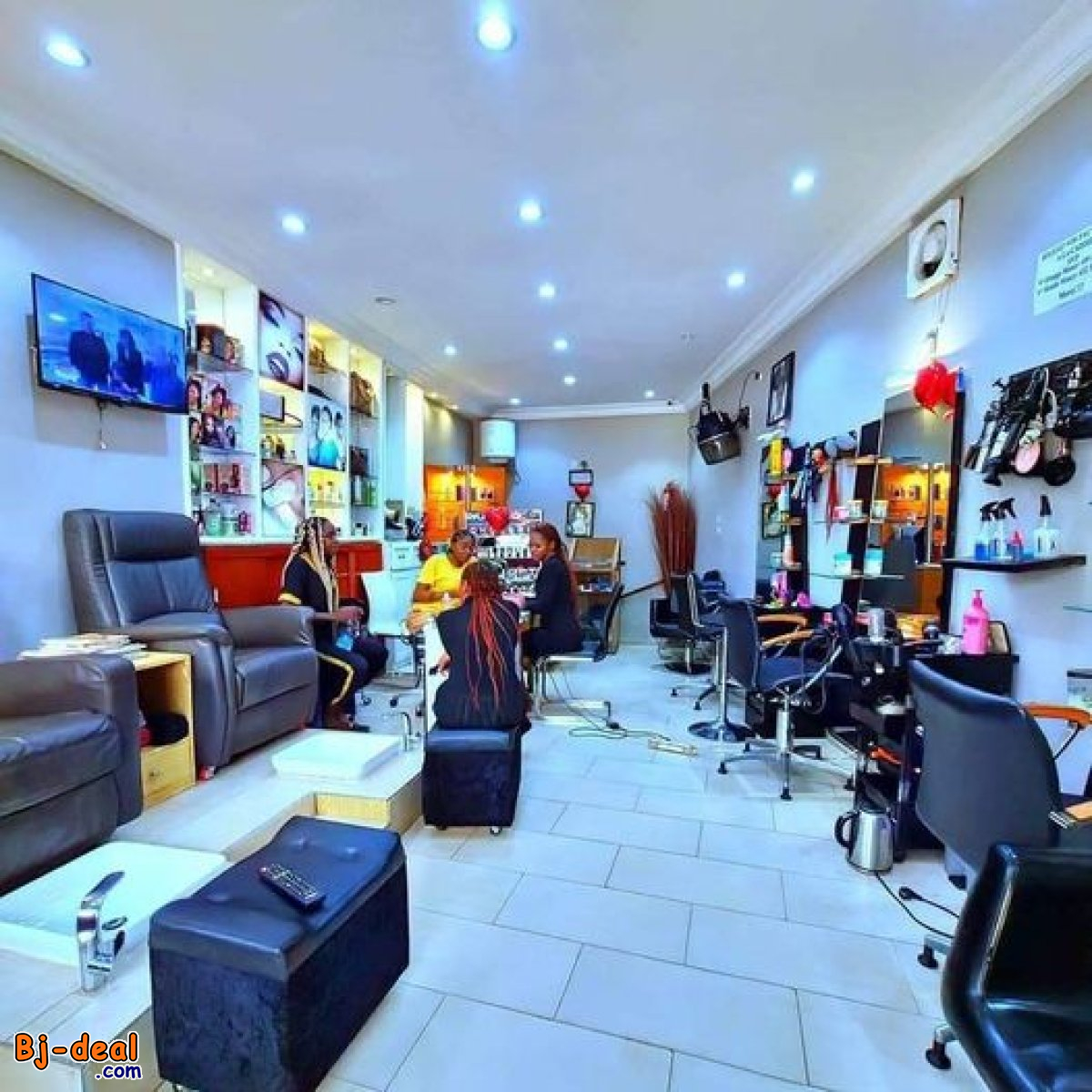 Main image of Recherche Esthéticiennes et Coiffeurs hommes