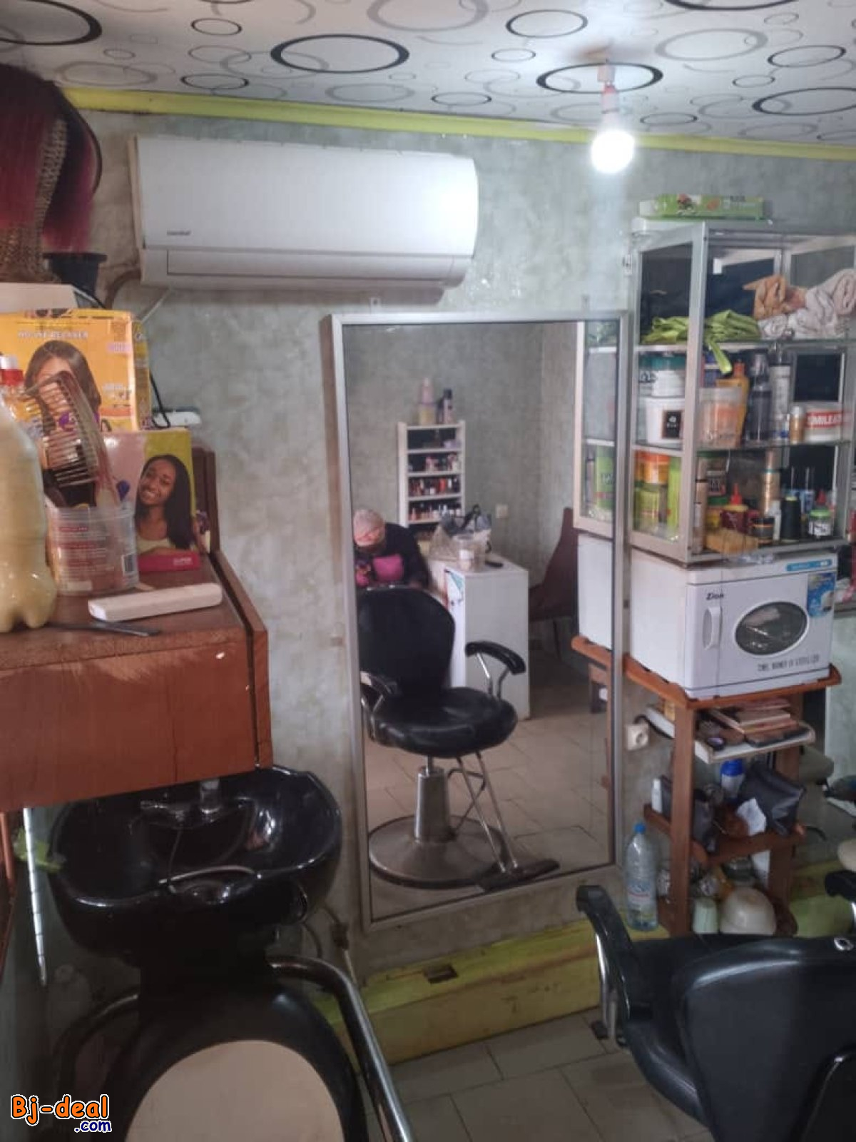 Image principale de Salon de coiffure à vendre à Mimboman terminus