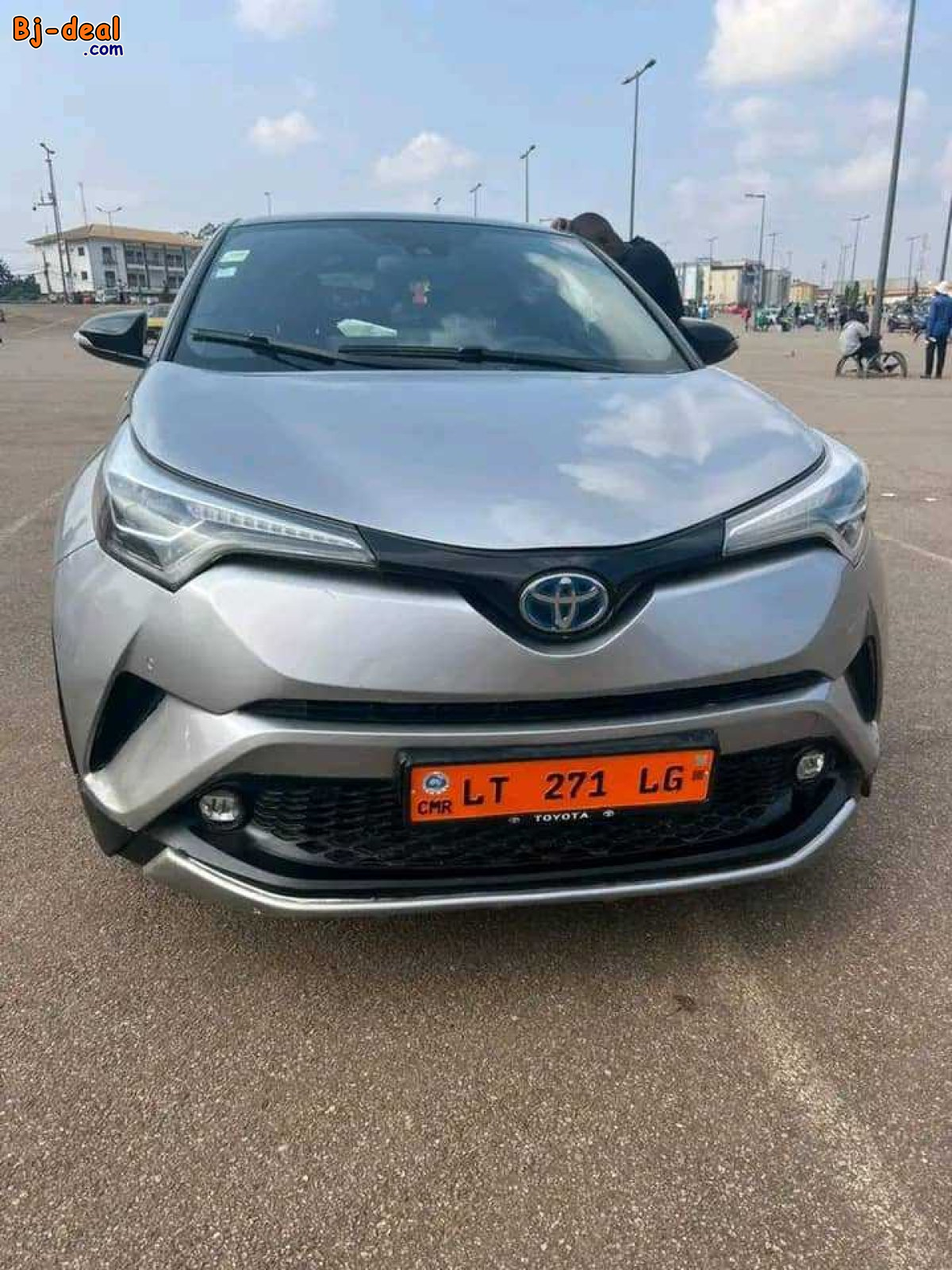 Main image of Toyota CHr 2018 hybride a vendre Yaoundé