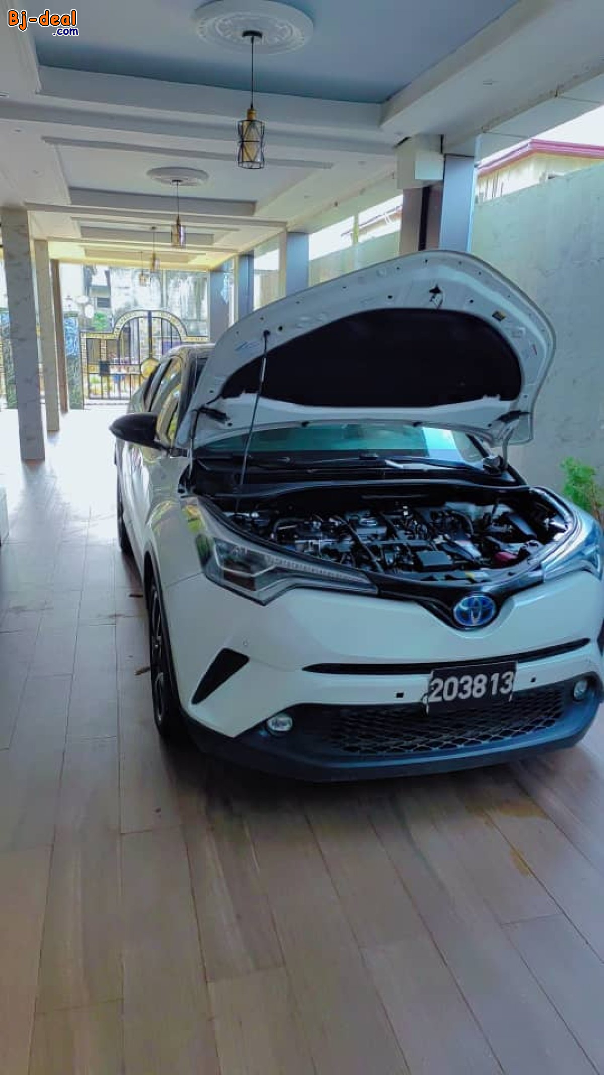 Main image of Toyota CHR hybride année 2021 Douala