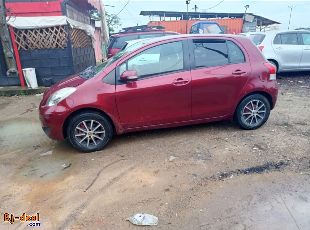 Main image of Toyota Yaris vitz 2010 à Douala