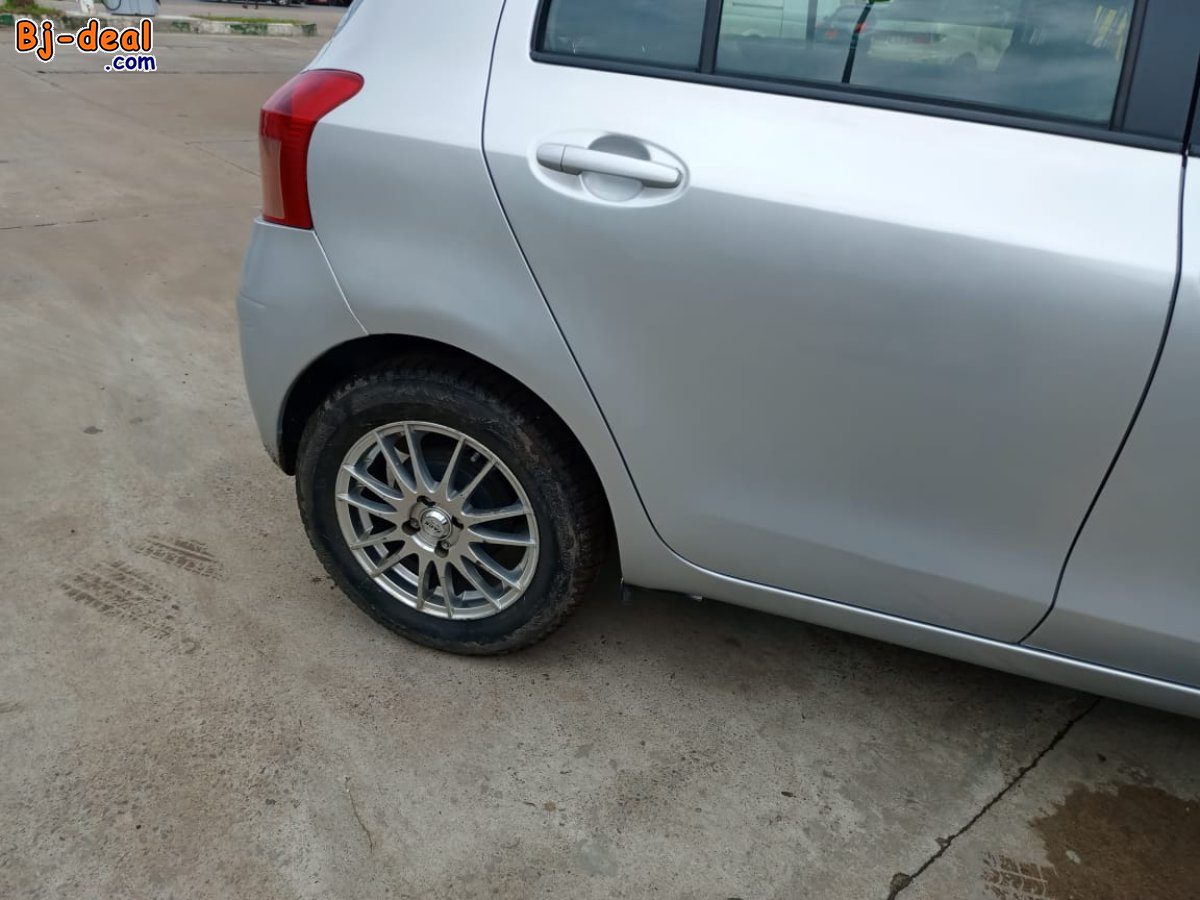 Main image of Toyota Yaris vitz année 2009 à Douala
