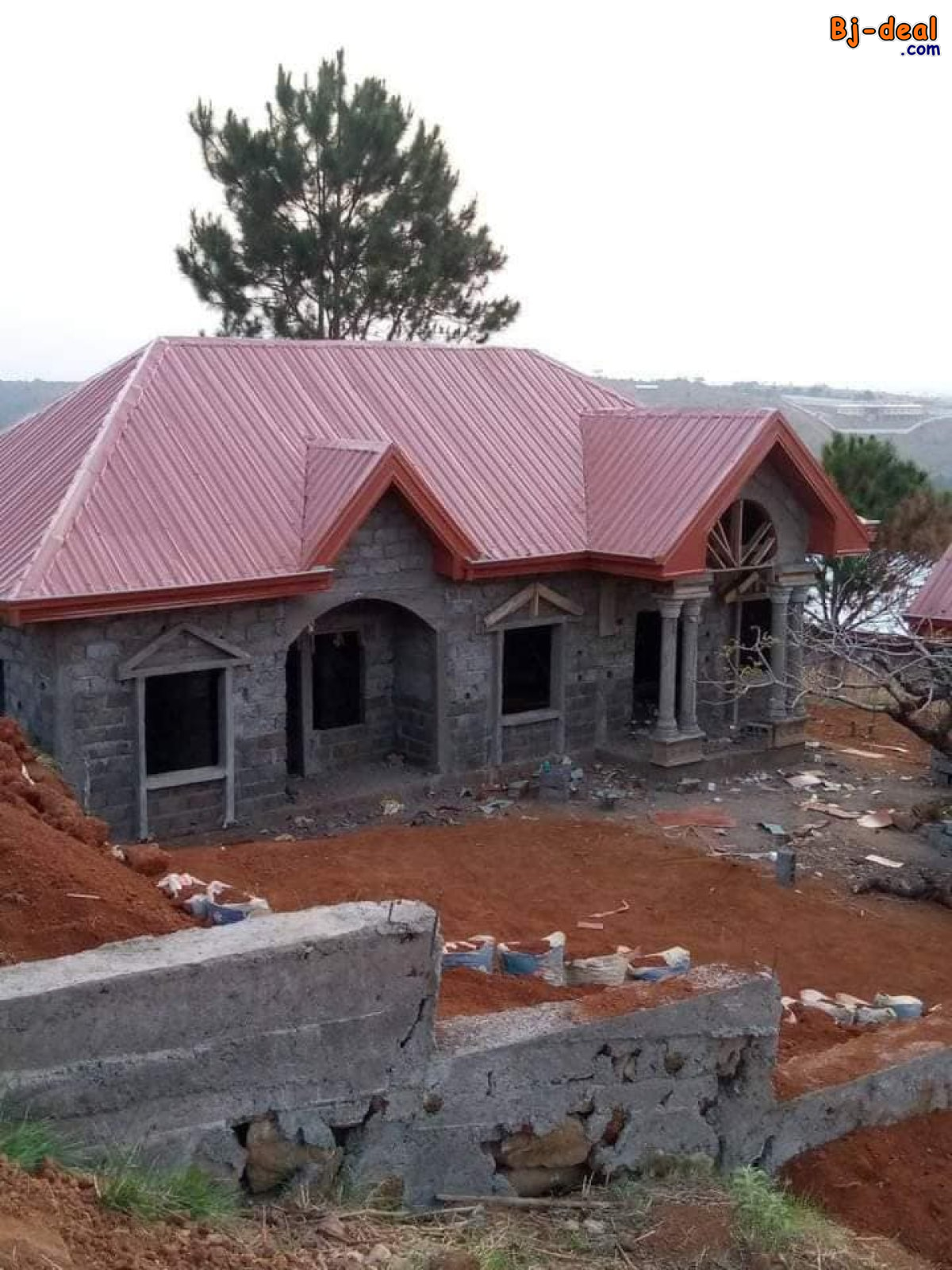 Image principale de VENTE AU PRIX DE GROS Tôles ET accessoires metrobond et charpente