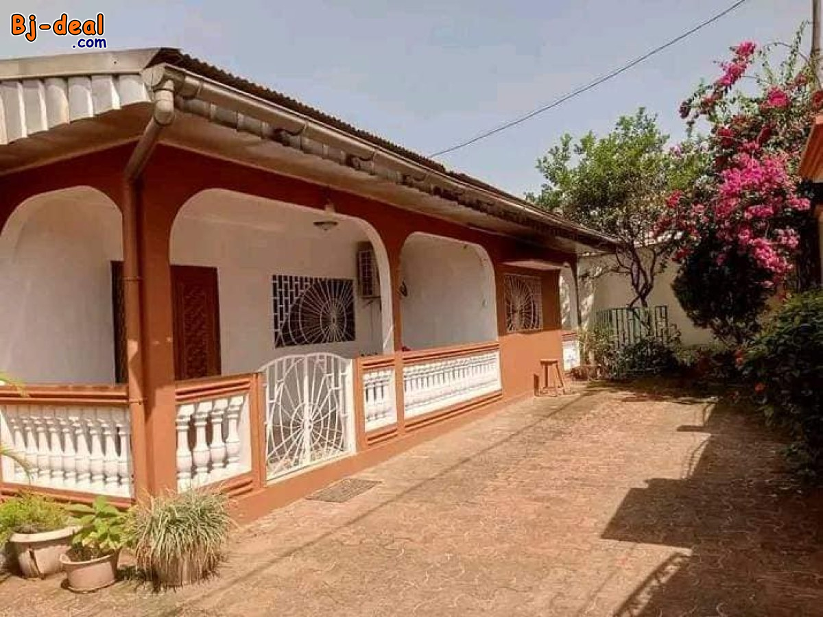 Image principale de Villa spacieux titré à vendre à Awae maison rouge