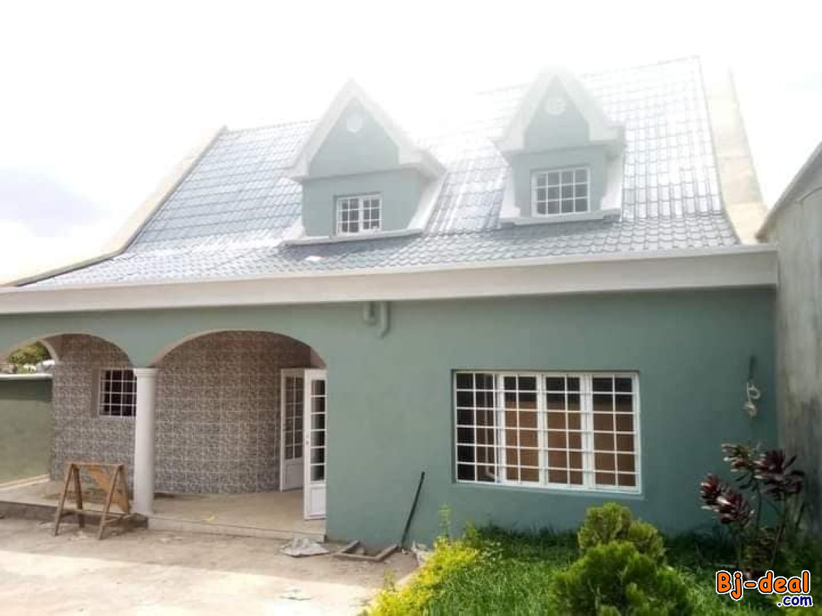 Image principale de Villa neuve titrée avec forage parking à vendre à Nkozoa