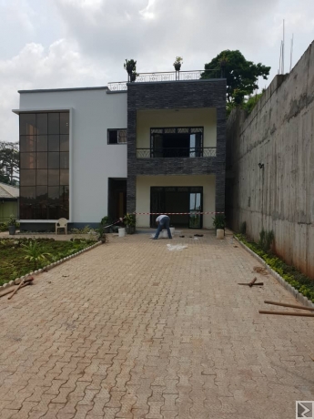 Main image of Acheter un terrain ou construire au Cameroun