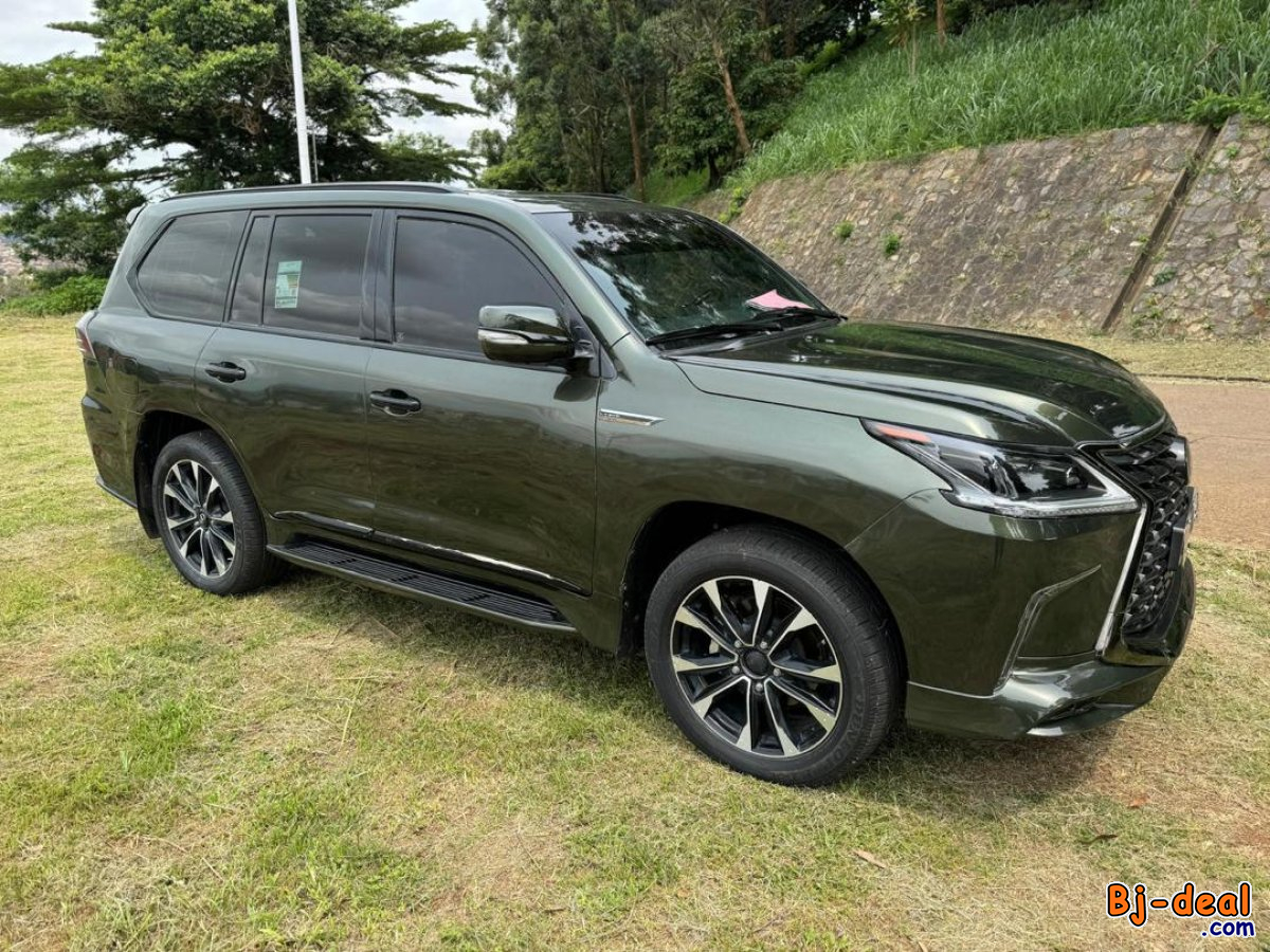 Main image of Lexus LX 570s année 2021 super sport