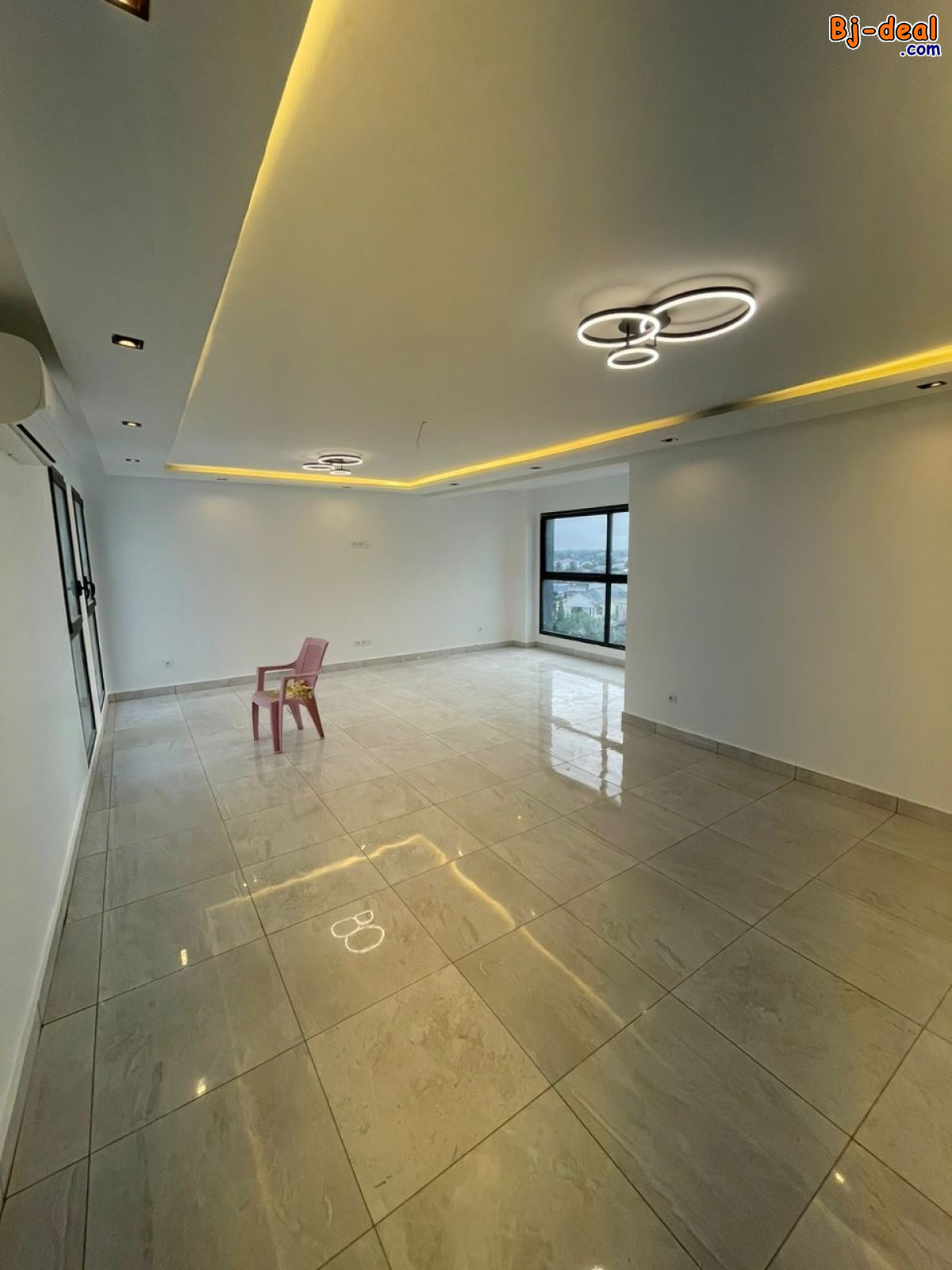 Main image of Appartement luxueux avec ascenseur piscine et salle de sport à louer à Bonapriso