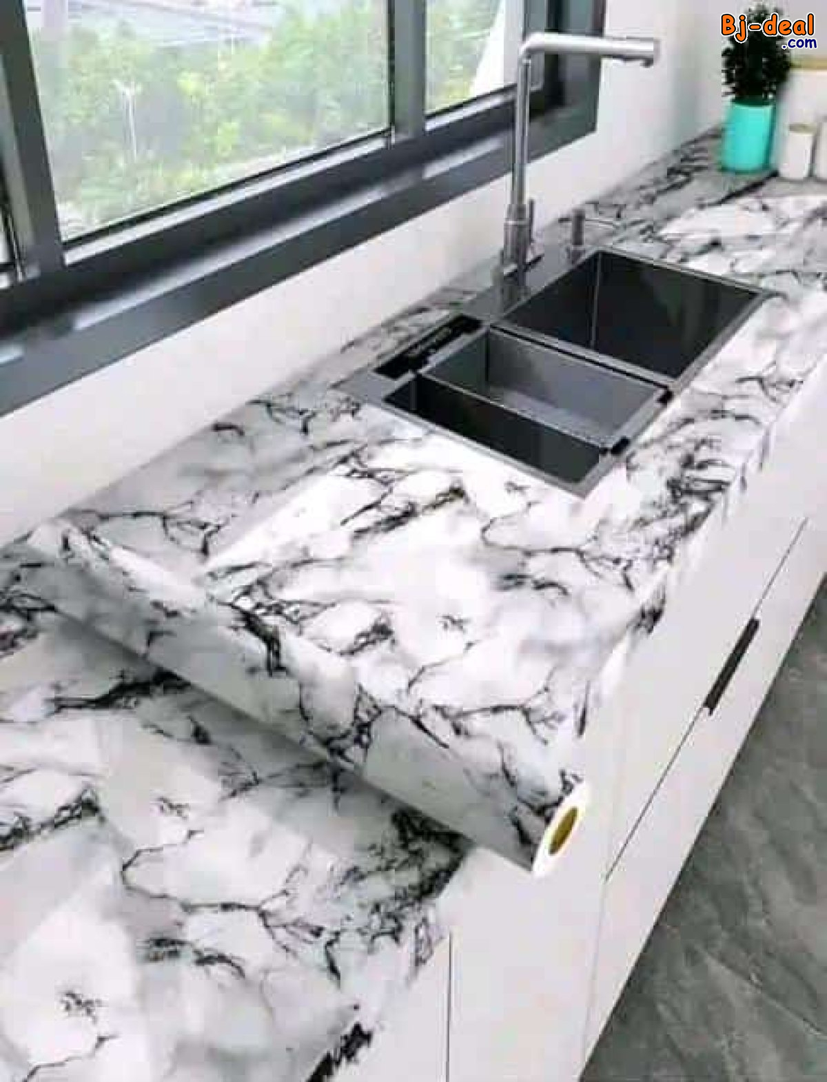 Image principale de Papiers peints autocollants anti moisissures humidites