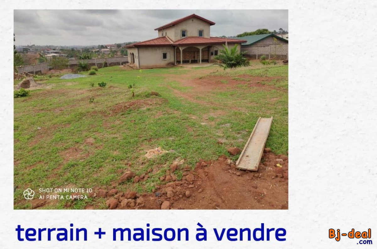 Image principale de VILLA DE 400M2 PKUS 3175 M2 DE TERRAIN A VENDRE TRES bon prix