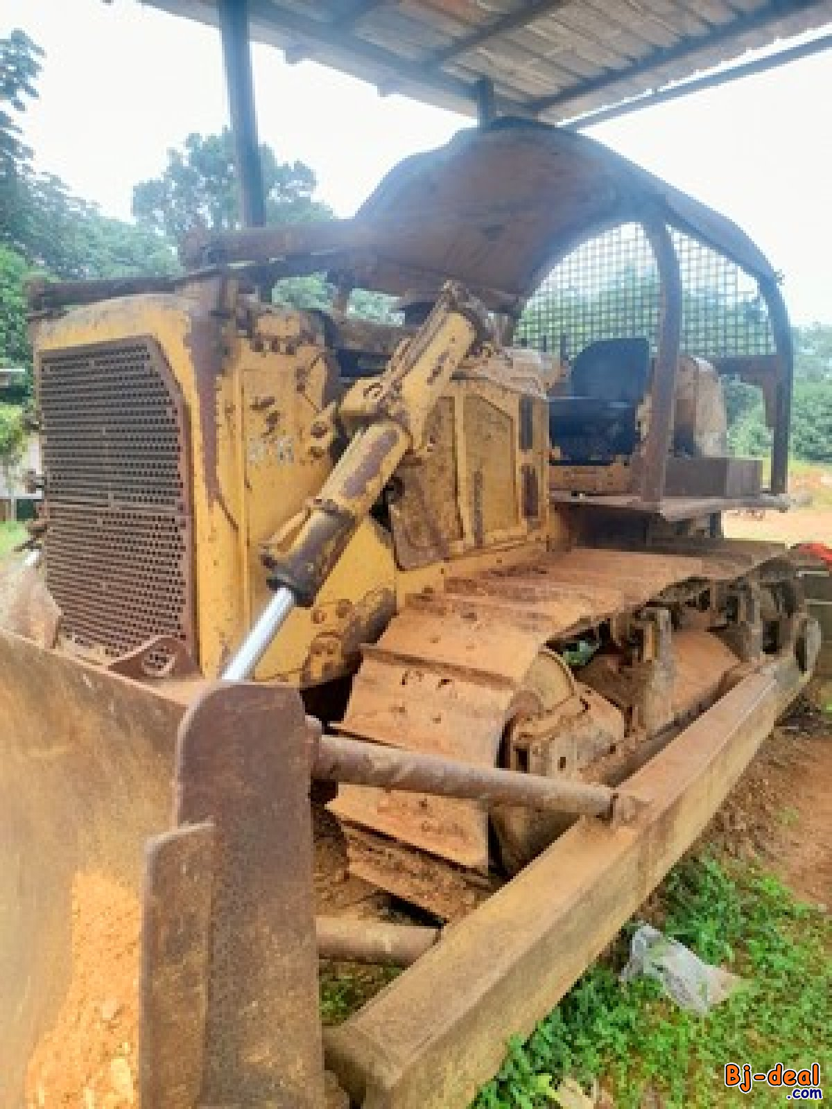 Image principale de BULLDOZER A VENDRE URGENT