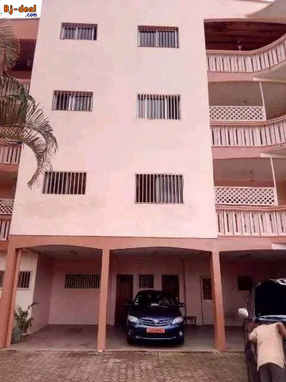 Image principale de Immeuble à vendre à Dragage Yaoundé.