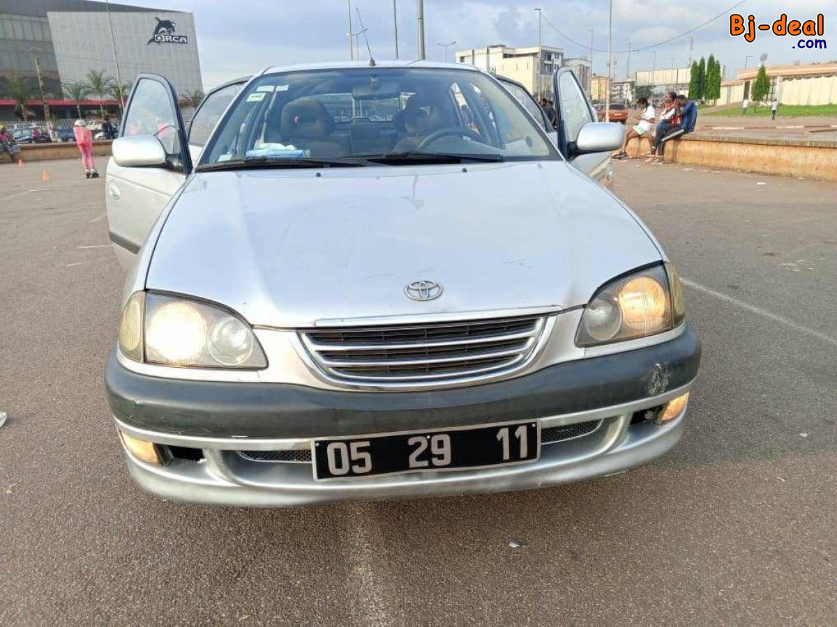 Main image of Toyota Avensis leaftback 2002 automatique essence climatisé a vendre Yaoundé