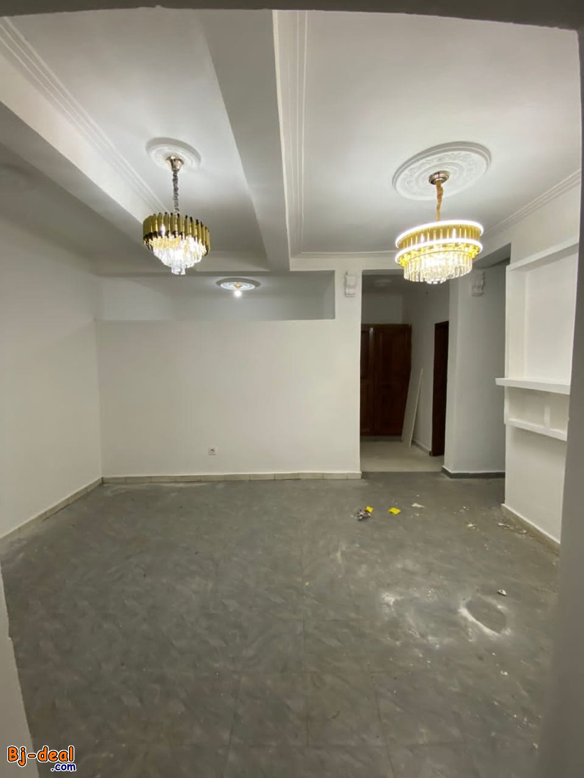 Image principale de Bel Appartement avec gardien parking forage à Odza petit marché. Moto