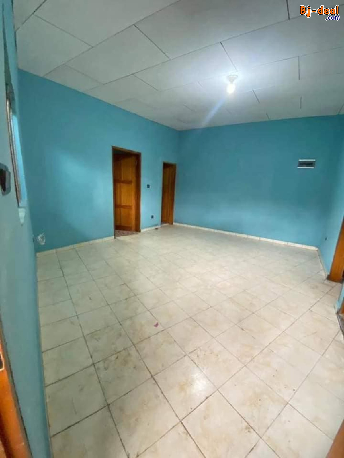 Image principale de Appartement avec gardien forage parking à Odza petit marché