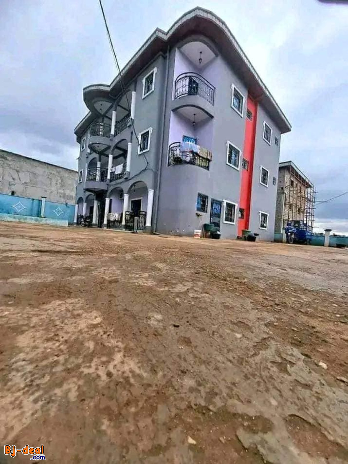 Image principale de Beau studio avec gardien forage parking à Tsinga village.Accès à pieds