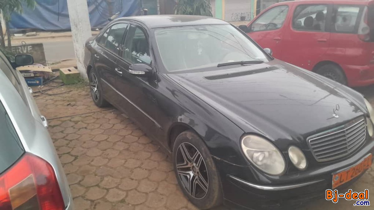 Main image of Mercedes E320 ,noire en très bon état en vente à Yaoundé. Prix discutable