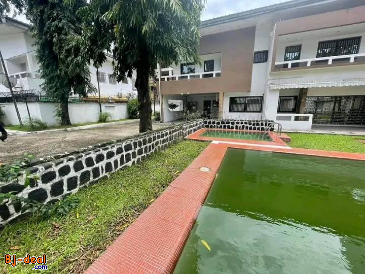 Main image of Vaste Villa de direction à Bonapriso à louer