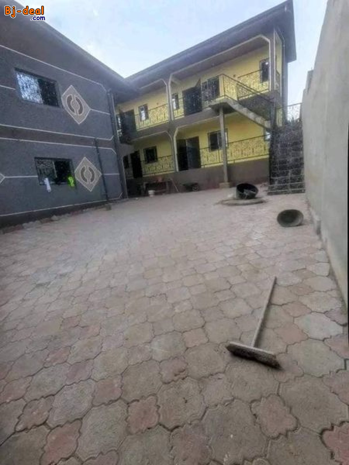 Image principale de Studio avec forage parking à Mendong.Moto 200F